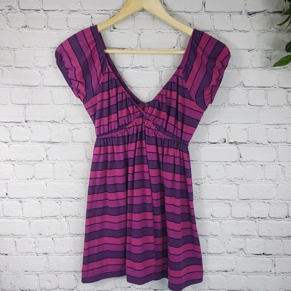 WET SEAL Stretch V-Neck Striped Casual Top Size M - Picture 1 of 8